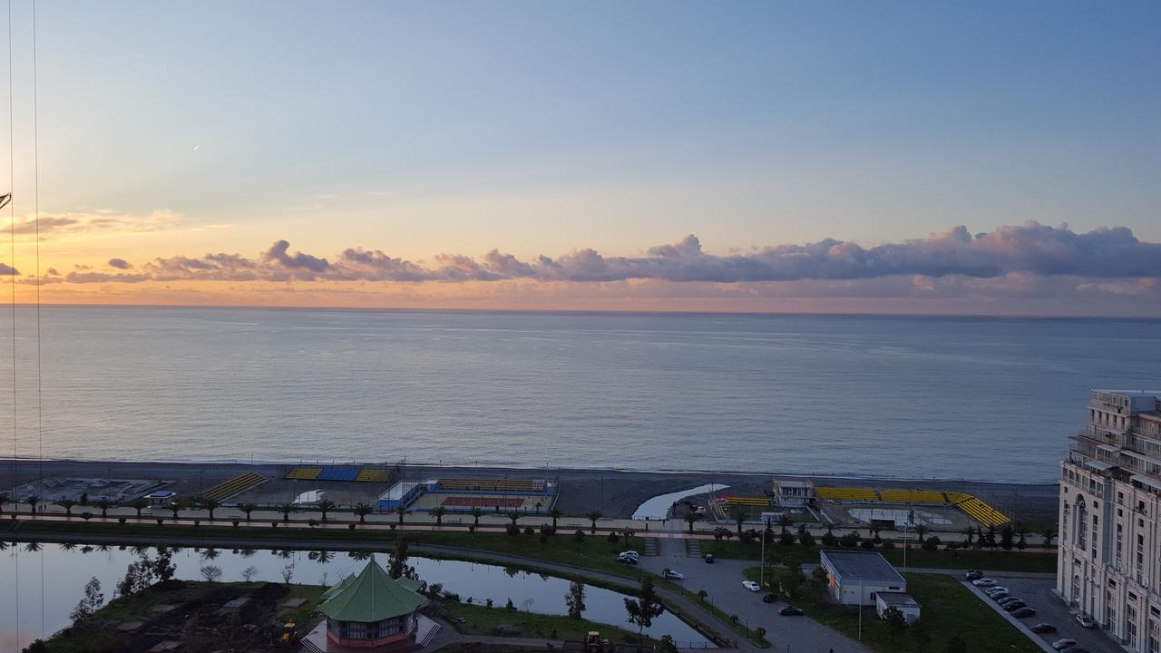 Roini Apartment Batumi Exterior photo